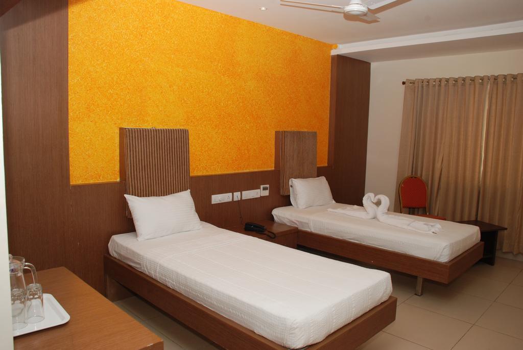 Hotel Pla Amrith Inn Tiruchirappalli Exterior photo