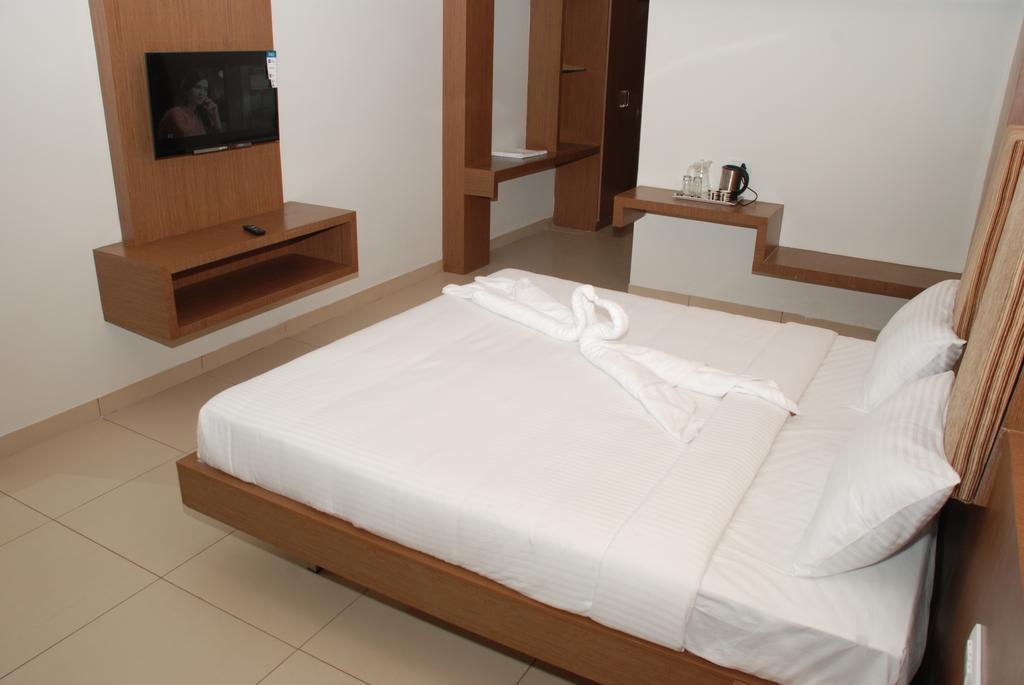 Hotel Pla Amrith Inn Tiruchirappalli Exterior photo